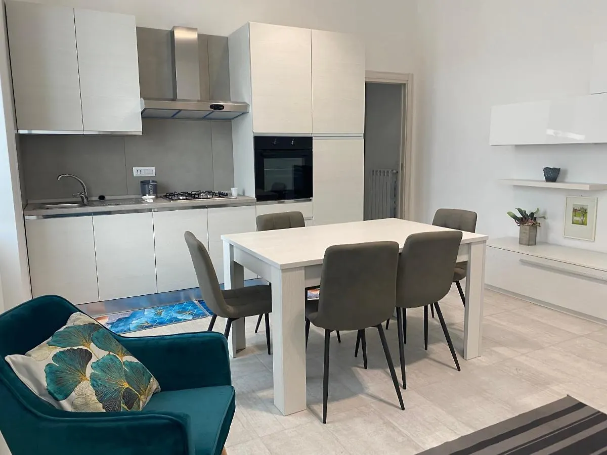 Garden House Apartments In Naples location